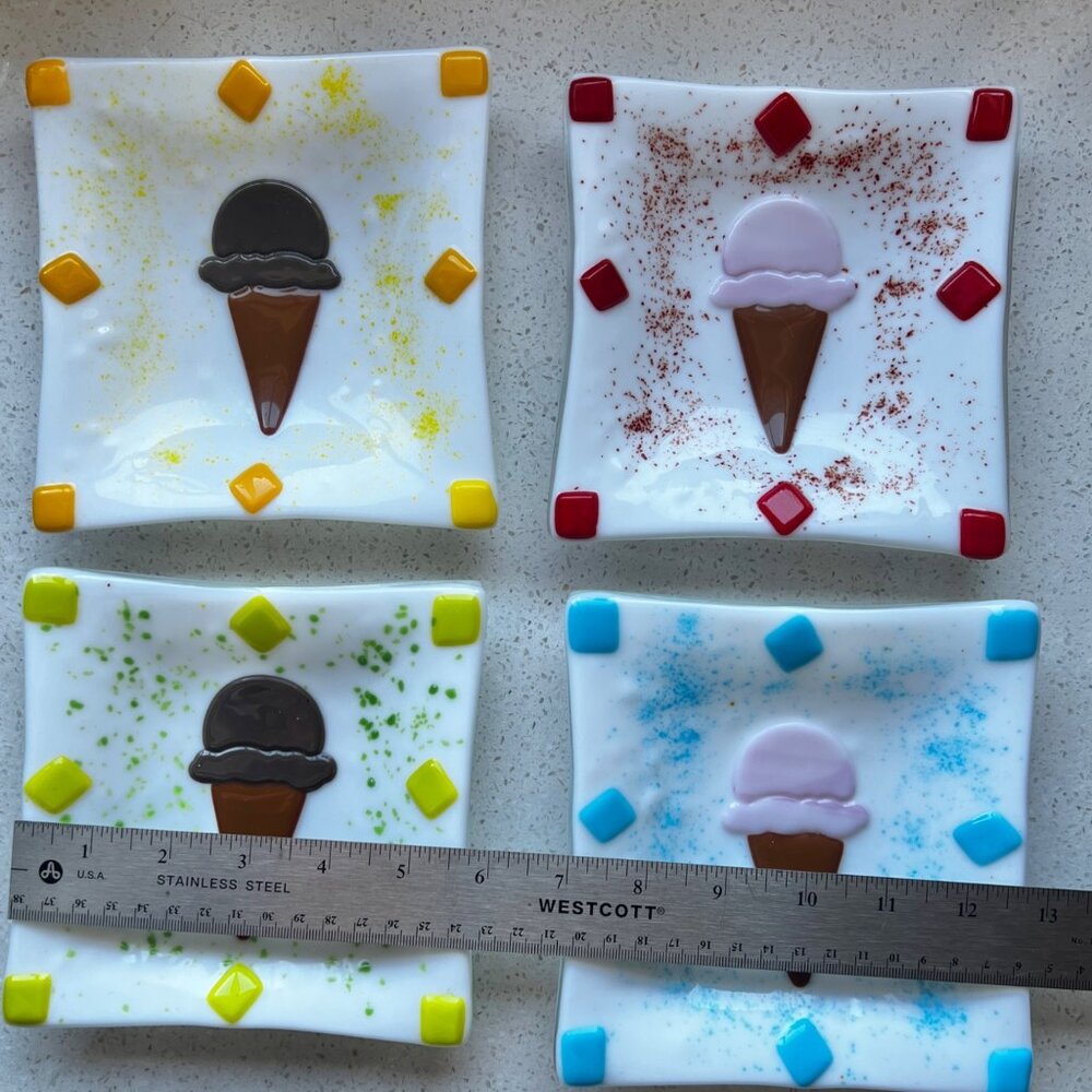 Set Of 4 Handcrafted Fused Glass Ice Cream Bowls With Colorful Borders - Picture 6 of 12